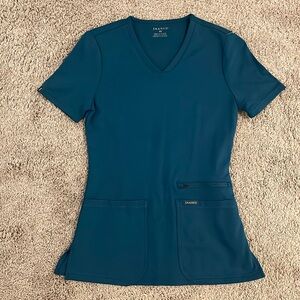 Jaanuu Scrub Top